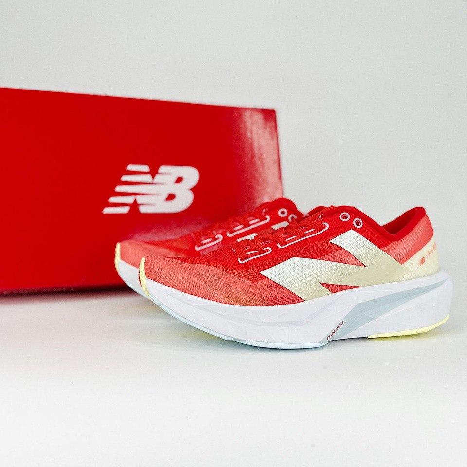 New Balance FuelCell Rebel V4 - Linha Premium