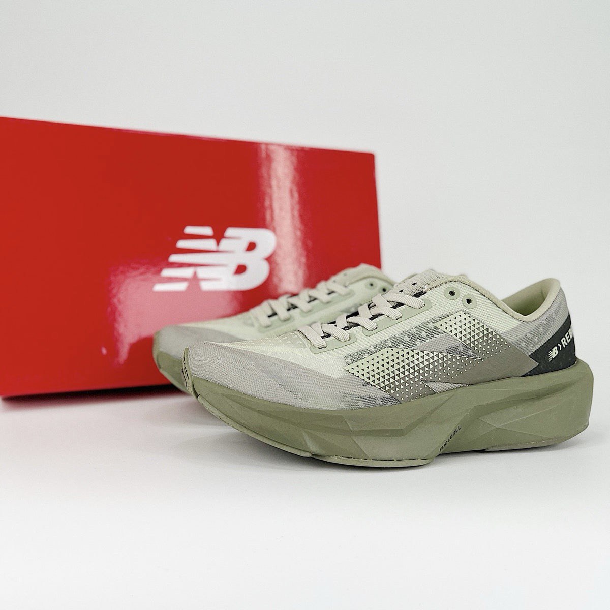 New Balance FuelCell Rebel V4 - Linha Premium