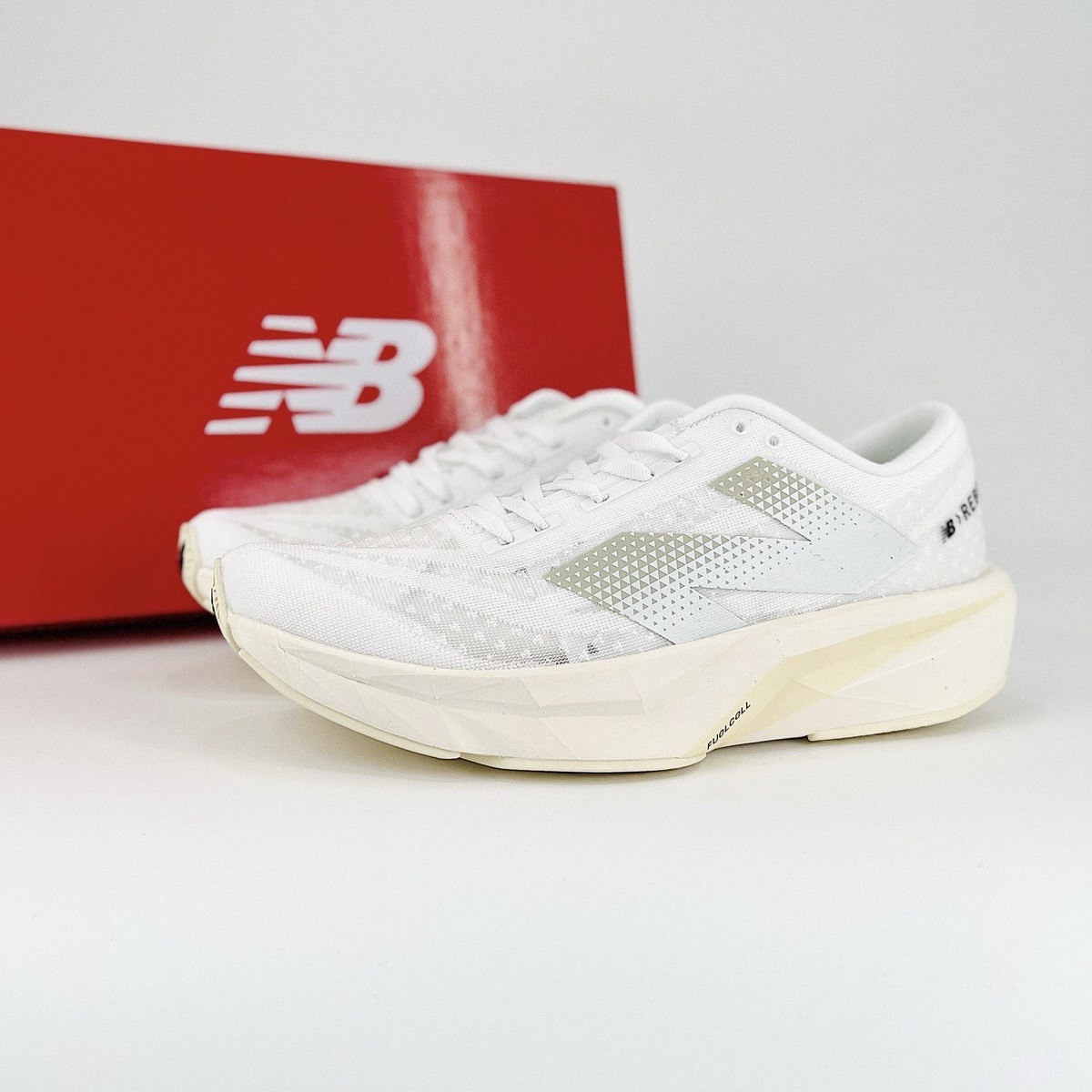 New Balance FuelCell Rebel V4 - Linha Premium