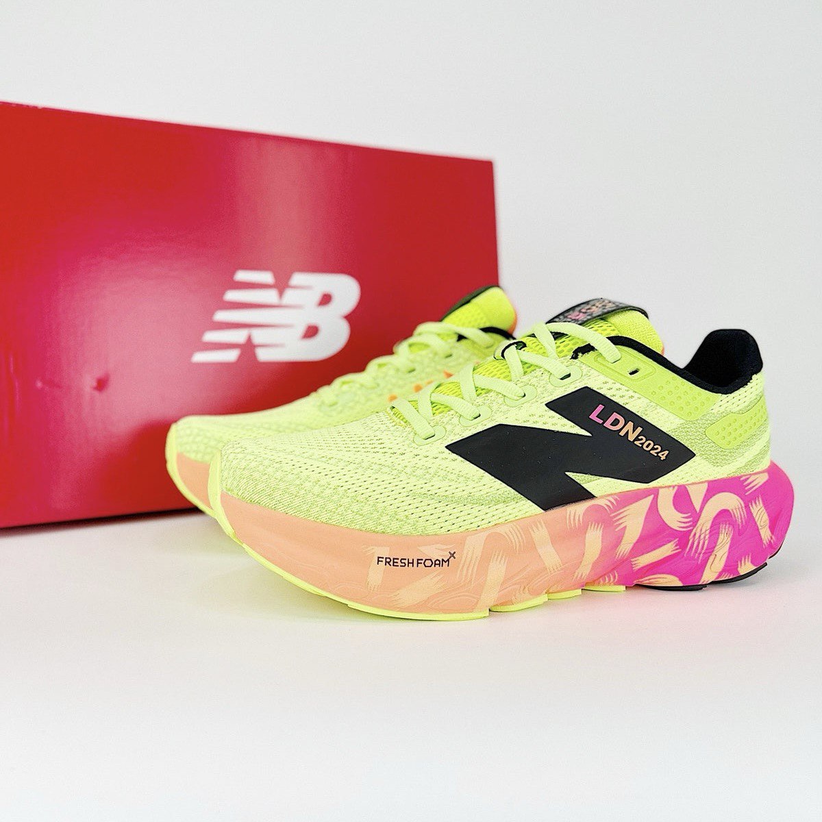 New Balance FuelCell Rebel V4 - Linha Premium